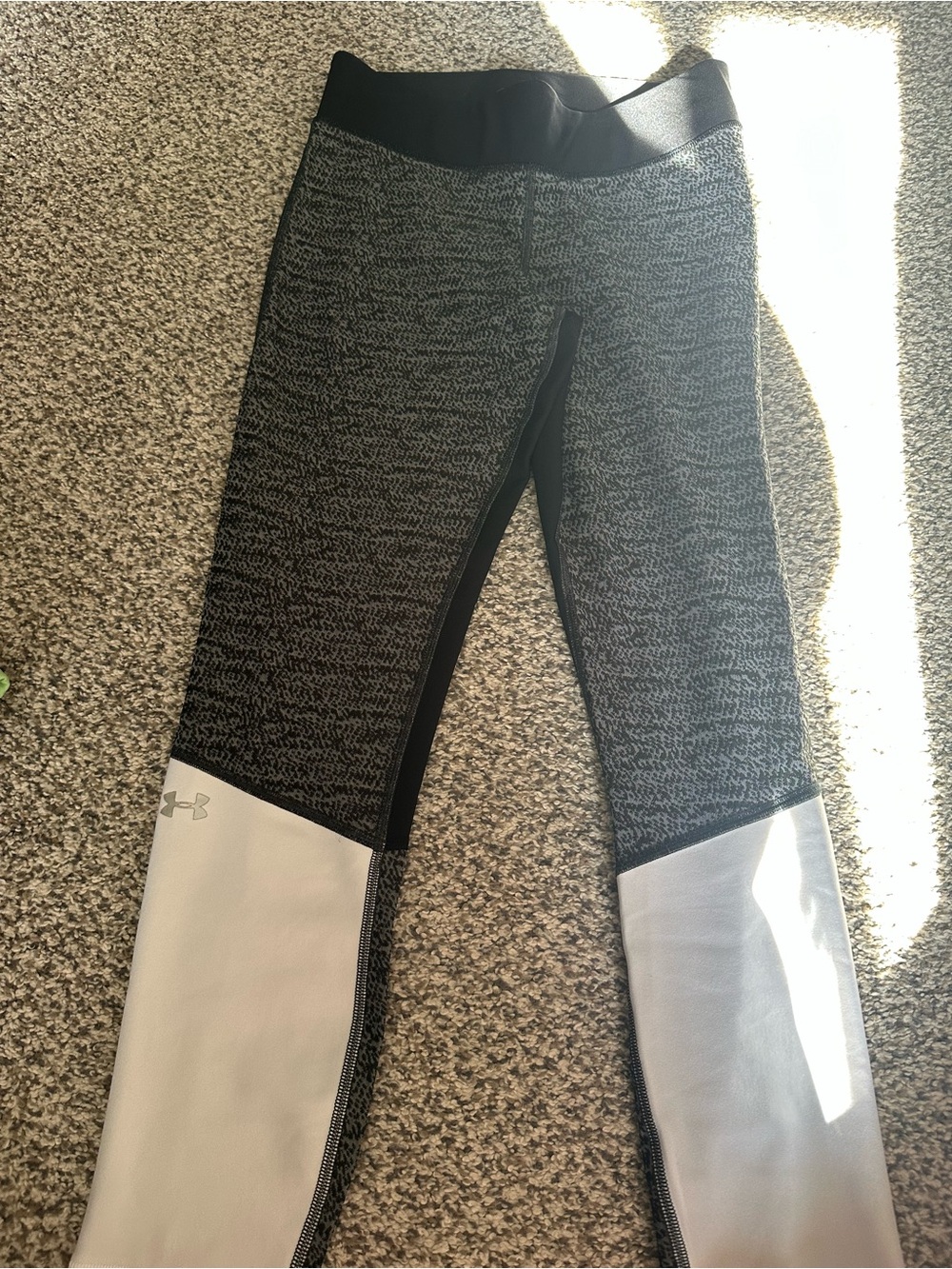 Under Armour Women's Gray & White Colorblock Performance Leggings